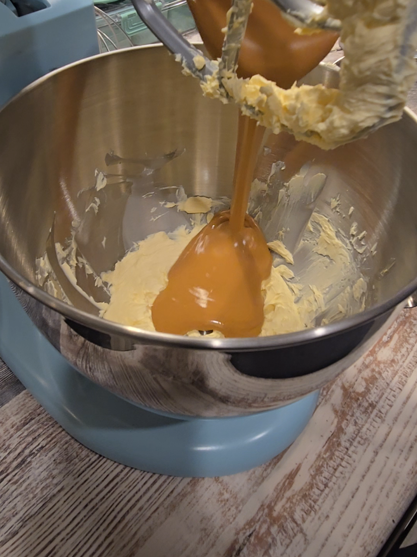 Peanut Butter Cookies 1/2 cup butter 1 cup peanut butter 1/2 cup dark brown sugar 1/2 cup white sugar 1 egg, 1 egg yolk 1 tsp clear vanilla extract 1/2 tsp almond extract 1 3/4 cup all purpose flour 1 tsp baking powder 1/2 tsp baking soda 1/2 tsp cornstarch Bake @ 350°F for 15 minutes #mamascookieshop #creatorinsights #peanutbuttercookies #cookietime #baking 