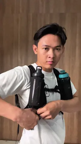 Yg bener yang mana ?  Yg jelas hydropack ini serbaguna , tektok bisa , summit bisa (dia ga makan tempat kalo ditaro di carrier) ,dipake didepan bisa, buat mancing bisa  #pendaki #pendakigunung #tektok 