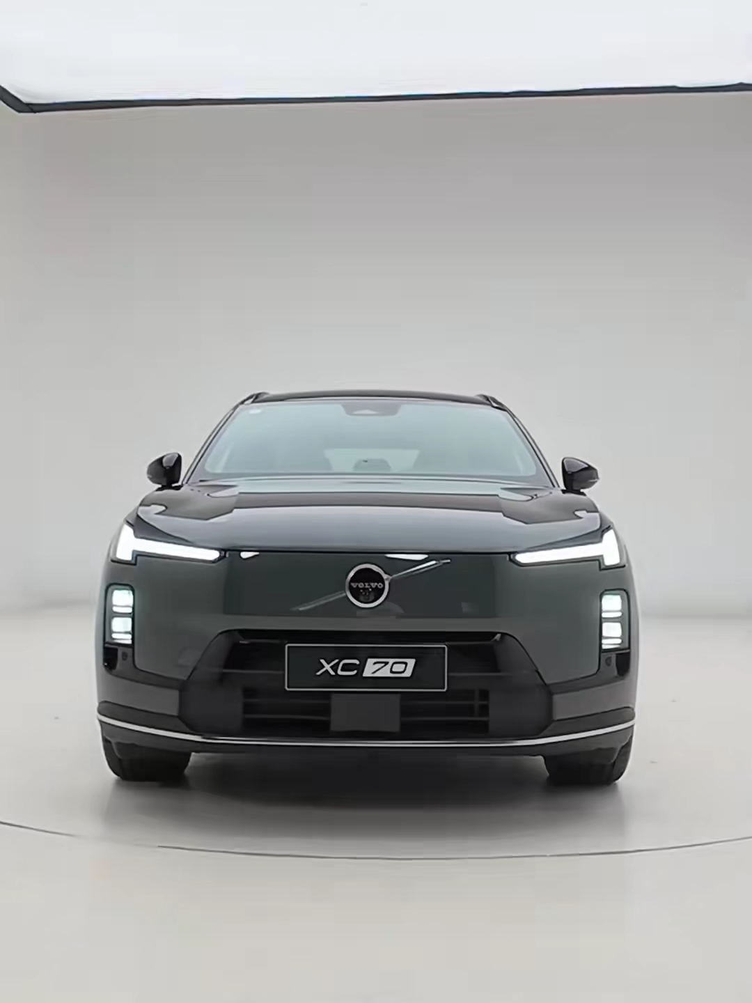 All New 2026 Volvo XC70 PHEV FirstLook