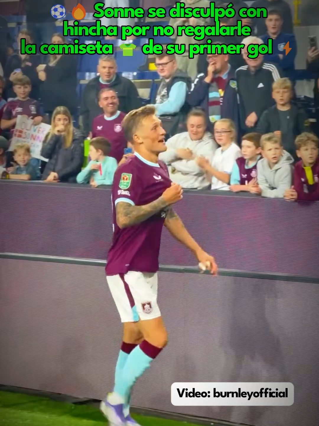 ¡Todo un cabellero el 'Vikingo'! 🇵🇪⚽ Oliver Sonne fue la gran figura en la clasificación del Burnley tras vencer 2-1 al Derby County en la EFL Cup. El ‘Vikingo’ anotó en los últimos segundos, pero lo que se viralizó fue que no entregó su camiseta a un hincha 👕🙌. Sonne explicó que era su primer gol con el club inglés y decidió guardarla como recuerdo especial, aunque pidió disculpas con gestos desde la cancha. Ahora, Burnley se enfrentará nada menos que al Manchester United 🔥🔴 este sábado 30 de agosto a las 9:00 a.m. (hora peruana). Video: Burnley Football Club  #oliversonne #sonne #Burnley #Inglaterra #EFLCup #golperuano #peruanosenelmundo #fypシ #videoviralシ #viralchallenge #lodperu