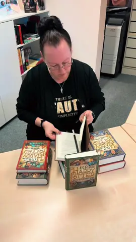 Ich wollte eigentlich nur lesen…📖 Ich plötzlich in London: Okay… das eskalierte schnell.” 🚂😂 #bibliothektok #magic #harrypotter #london #travel 