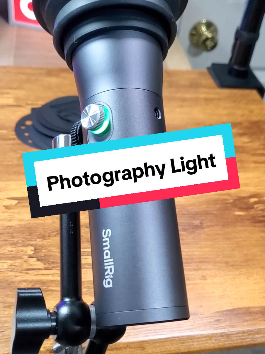 SmallRig Focus Adjustable photography light can provide unique and different background lighting, LED and rechargeable! It includes several filters to give unique lighting effects! #photography #photographer #lighting #tiktokshoplabordaysale #tiktokshopcreatorpicks 