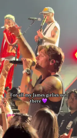 Where are all the @JAMES MASLOW girlies at ???!!! 🫶🏼💜 #bigtimerush #concerts #fyp #paralyzed #jamesmaslow 