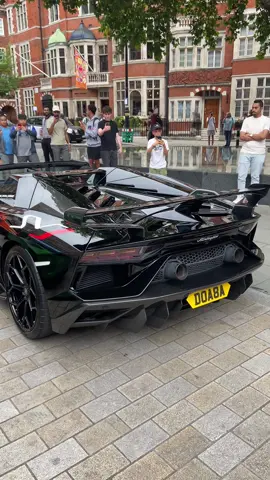 Lamborghini Aventador SVJ revs exhaust sound