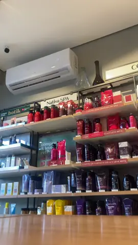 Shhh… silêncio, porque agora é hora de sentir o cuidado em cada detalhe. Gravamos um ASMR especial o queridinho da Nativa SPA — e o melhor: na compra da embalagem completa, você leva o refil de graça! Mais cuidado, mais tempo de uso e mais economia pra você. Já escolheu o seu? #OBoticário #NativaSPA #PromoRefil #Autocuidado