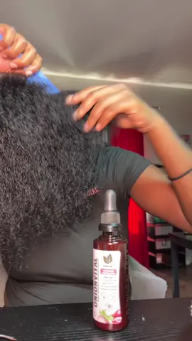 Healthy hair was the goal the length just came with it ! 👩🏽‍🦰🥵 #healthyhair #longhair #naturalhair 