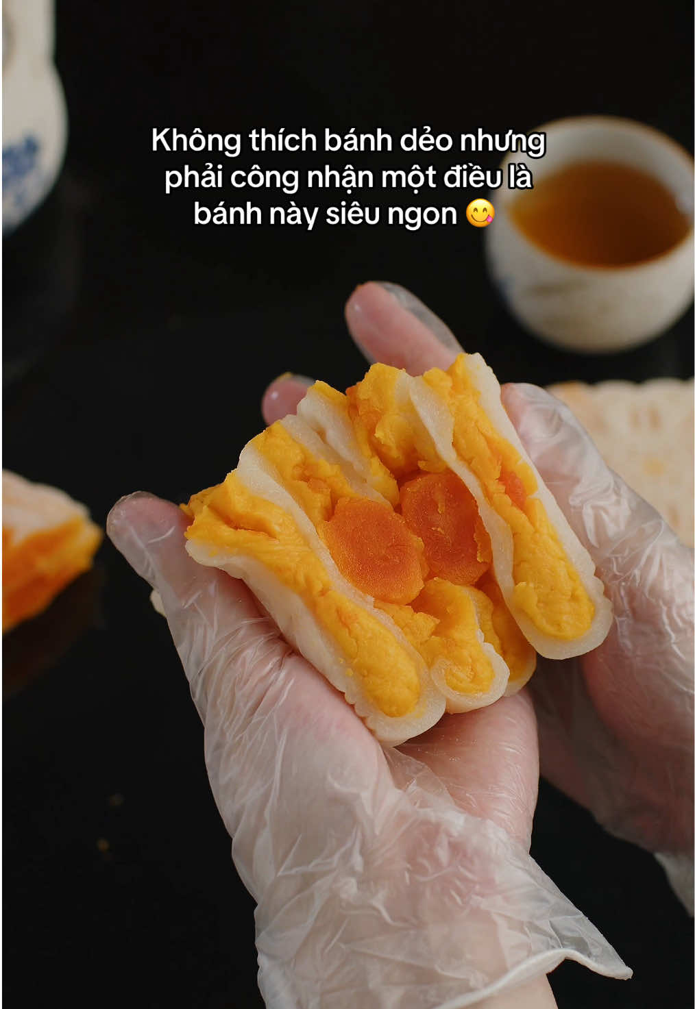 Nhân trứng muối bùi béo thơm mùi kem sữa 🫰🫰🫰 #SavouryDays #Happie #trungthu #banhdeo #LearnOnTikTok 