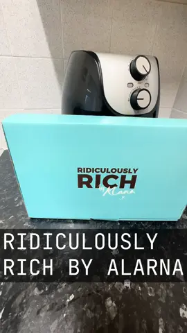 Here are Ridiculously Rich by Alarna. These are cakes and you can choose a mystery box of 9, 12 or 15.  If want to pick your slices that option is also available.  For the purposes of my video I’ll call them smash cakes 🤣 #fyp #ordernow #smashcakes #commission #ridiculouslyrichbyalana 