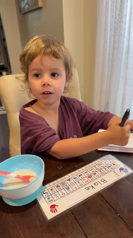 Working with my 3 year old! 🥰 The name tag is in my TPT and it’s aligned with my flashcards with movement 🍏 #alphabet #letters #homeschool #preschool #phonics 