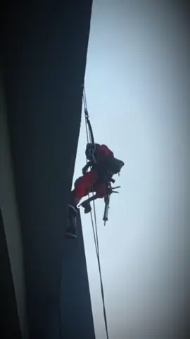 tugas qu hanya berusaha selebih ny biar tuhan yg atur..