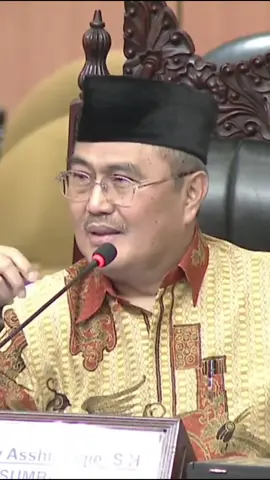Mantan hakim MK Prof Jimly mengusulkan  rakyat hanya memilih presiden. Sementara wakil presiden dipilih oleh presiden terpilih. #mk #wapres #fyp #demokrasi #mpr 