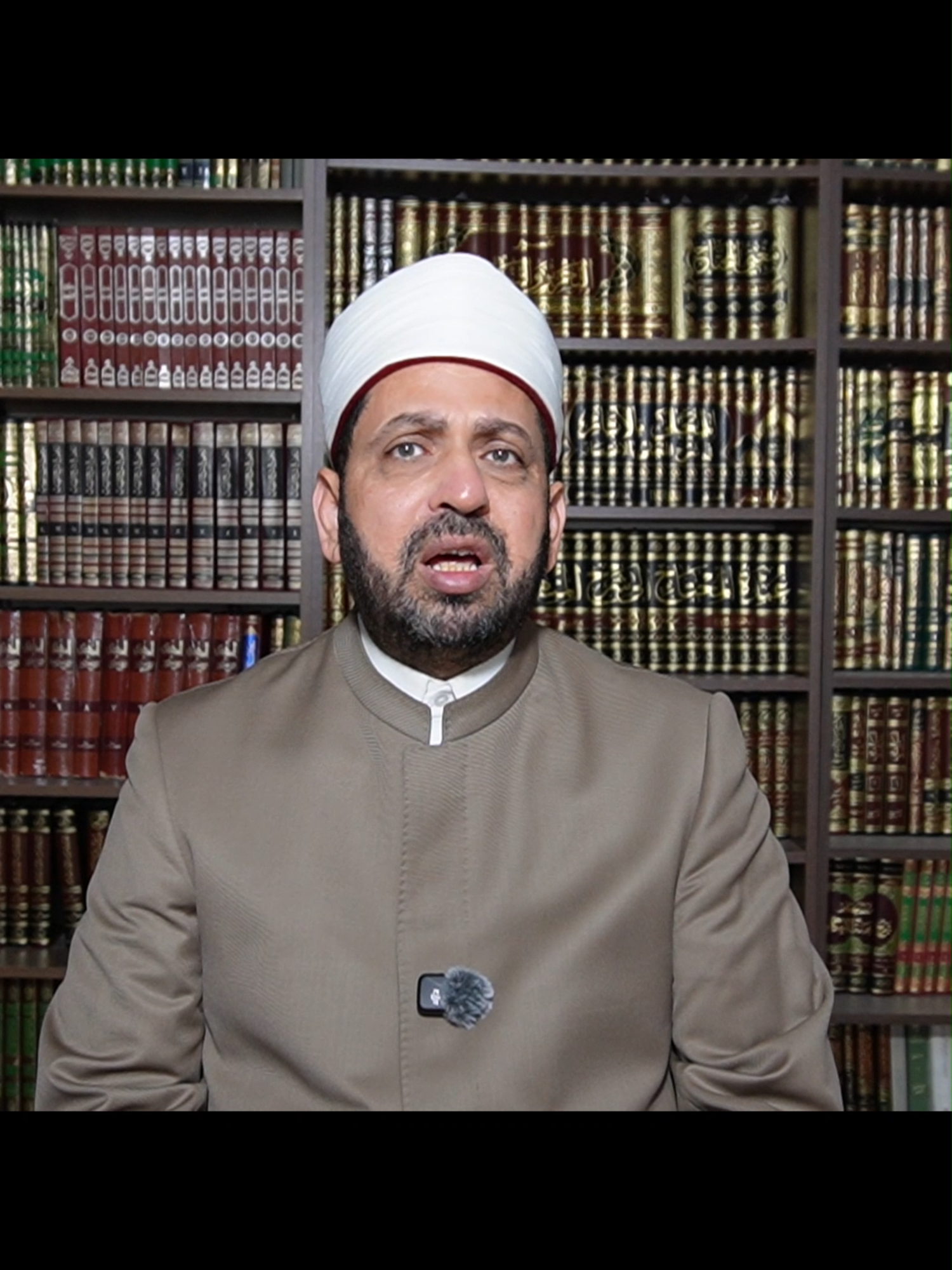لماذا لا ينتقد السوريون رئيسهم أحمد الشرع؟ هل الخوف من انتقاده أم خوفهم على التجربة؟ أم أسباب أخرى؟