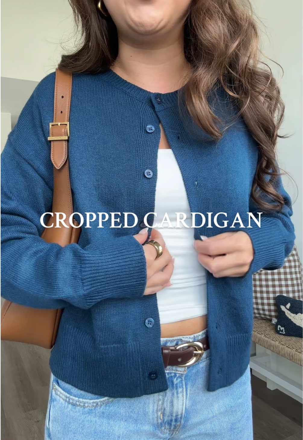 easiest outfit ever 🤍 wearing a size medium! #cardigan #croppedcardigan #fallfashion #tiktokshopcreatorpicks #tiktokshoplabordaysale 