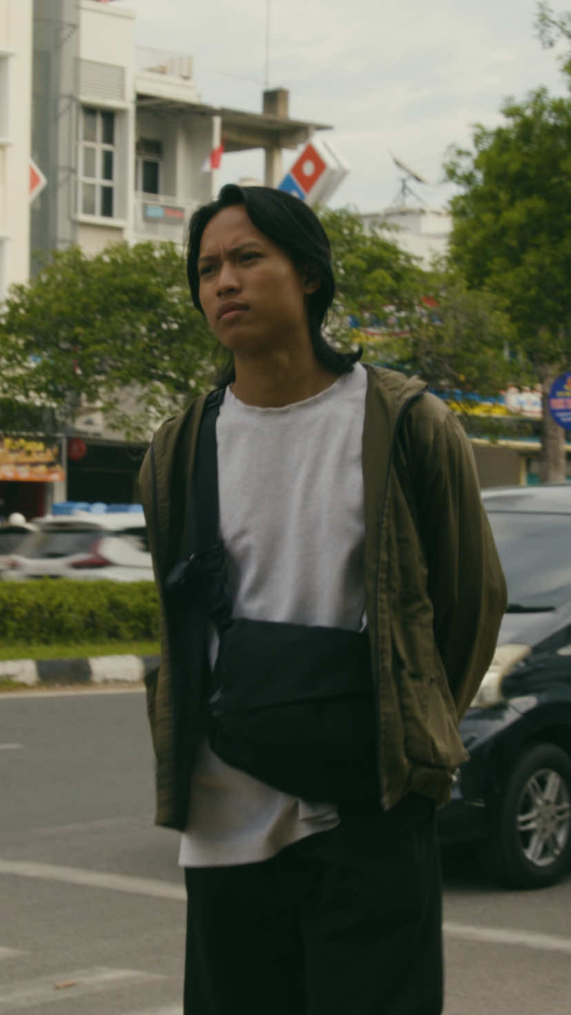 Sendiri, tak ada gangguan, wifi 4 batang . . #film #vibes 