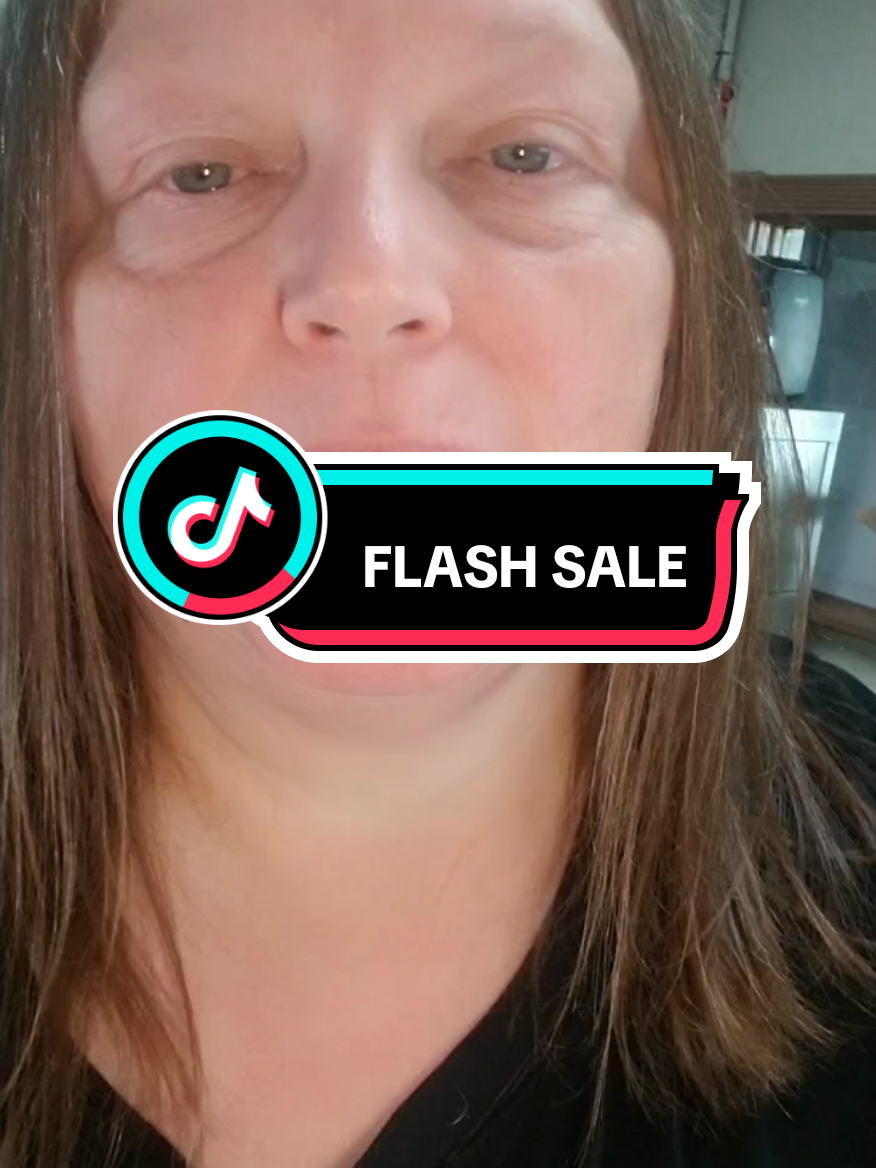 Flash Sale on this sun visor phone mount clip. you can clip it on multiple things and turn in a ton of different angles. FREE SHIPPING  #PnoneMount #TikTokShop #SunVisorPhoneMount #FlashSale #freeshipping 