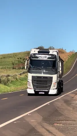 cenas que fazem qualquer apaixonado por caminhão perder o fôlego! se liga aí 🎬 👽🚛🌪️🙅🏻‍♂️🔥🔥 @Vagner Nurffy  . . . . . . . . . . #caminhoneiros #volvo #caminhoes #djwagner #caminhao 