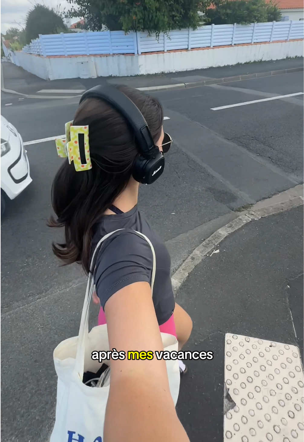 Retombée sous les 50kg… il est temps de me reprendre en main 💁🏻‍♀️ Objectif : retrouver mon poids de forme, en prenant du muscle sans prendre de gras. ✨ Étape 1 : réapprendre à nourrir mon corps dès le matin, avec de bons petits déjeuners 🌞 Avoir un bon petit déjeuner protéiné dès le matin permet d’avoir directement de l’énergie, donc très important 🤍 #fitnessgirl #episode1 #GymTok #fyp #prisedemasse 
