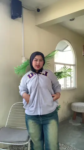 Ada yang bisa tebak ga minnar pake jeans model apa???🤔 #promomakangajian #promoseruweekend #bigsize #JelajahRamadan #jeansfashion #murahnikmatlezat #jeansoutfit 