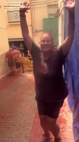 🍅 #LaTomatinaFestival #SpainTomatoFestival #TomatoMadness #FiestaDeTomates #SpanishTradition 