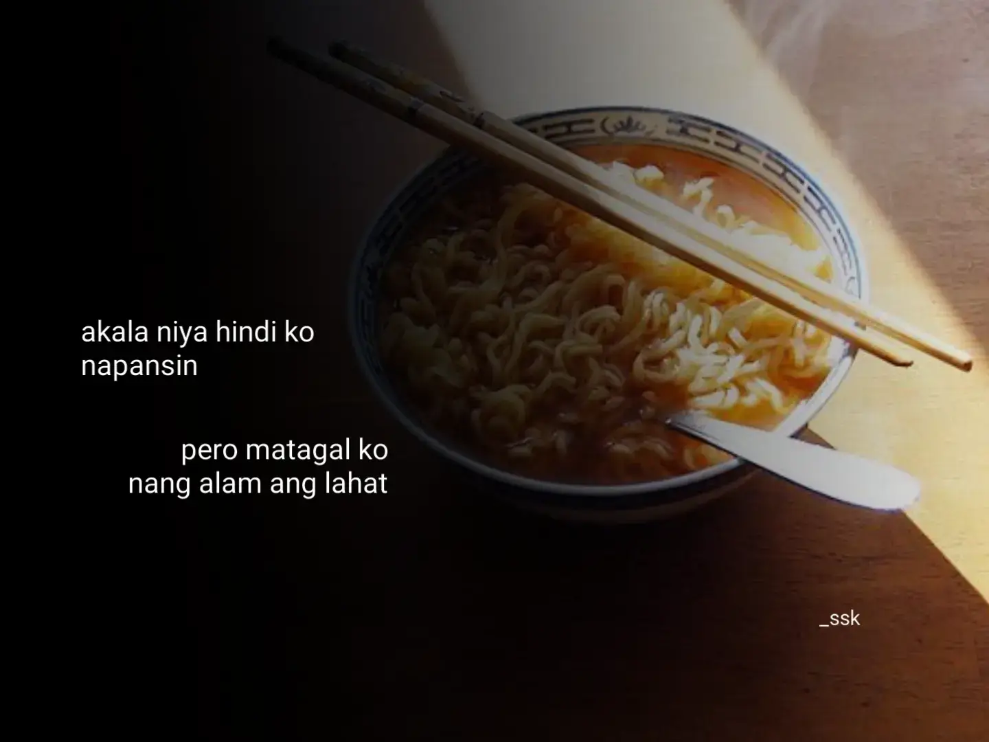 Akala niya hindi ko napansin, pero matagal ko nang alam ang lahat. Sa bawat ngiti niyang pilit, sa bawat kilos na hindi tugma sa salita, unti-unti kong nabuo ang larawan ng katotohanan. Tahimik lang ako. Hindi ko siya kinumpronta, hindi ko siya tinanong. Pinagmasdan ko lang kung hanggang saan niya kayang dalhin ang kwento niyang hindi totoo. Pero sa likod ng katahimikan ko, unti-unti ko nang tinatanggap ang lahat. Hinahanda ko na ang sarili ko—hindi para hintayin siyang umalis, kundi para ako na mismo ang magpalaya. Oo, kalmado ako—hindi dahil wala akong pakialam, kundi dahil tapos na ako. Tapos na akong magpanggap na walang nangyayari, tapos na akong ipilit ang mga bagay na hindi na ako bahagi. Tapos na akong magpanggap na hindi nasasaktan, tapos na akong itago ang pait na dulot ng pagkakanulo. —AdyWrites ( fb ) #ssk #fyp #tula #4u 