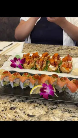 Good sushi date🍣🩷:) I’m also the ginger queen 👑 🫚 I always lowkey eat it all😶‍🌫️ #latina #fyp #nanoinfluencer #food #sushi 