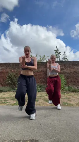 obsessed with the @KATSEYE @Gap ad!! #trendingdance #fyp #viral #dancers #trending 