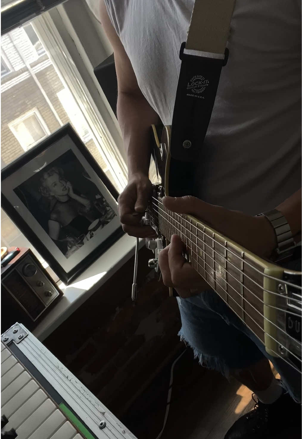 It's Not Living (If It's Not With You) !! 🎸🎧 #guitartok #the1975 #mattyhealy #fyp #taylorswift 
