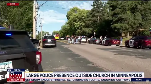 #JUSTIN : Police have swarmed the area around a Catholic Church in Minneapolis, Minnesota. Reportedly several critical victims and de*ths. Home to a K-8 Catholic school. Roads/ramps closing down. This police presence is absolutely ENORMOUS. A massive line of them. What happened here is horrendous. 