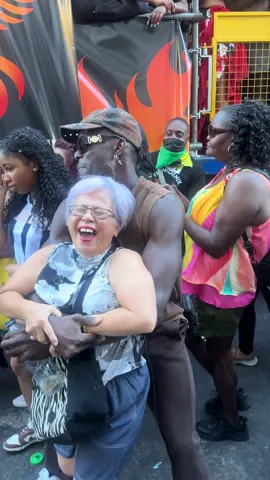 Let’s just say @Notting Hill Carnival was a time and grandma was outside 😭😭 #nottinghillcarnival2025 #nottinghill #londoncarnival #fyp 