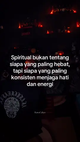 Spiritual bukan tentang kesaktian, kehebatan, atau pamer kemampuan . Banyak yang mengira spiritual itu tentang kesaktian atau pamer kehebatan. Padahal, spiritual sejati adalah perjalanan memahami diri sendiri, mengendalikan emosi, dan menemukan ketenangan dalam setiap langkah. Saat kita menguasai diri, dunia pun terasa lebih ringan dan penuh makna.  #spirituality #spiritualtiktok #spiritual #ritual #spirit 