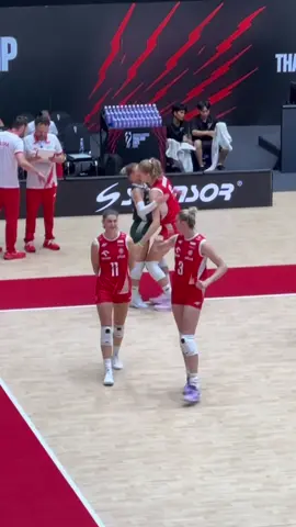 หยอกกันน่ารัก 555 #poland🇵🇱 #martynalukasik #vnl2025 #มาตี้น่าลูคาซิก #phuket 