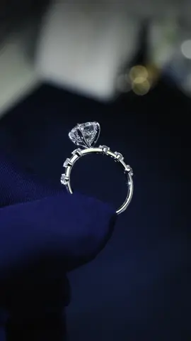 9811R #钻戒 #handcrafted #ring #anneau #engagementring      