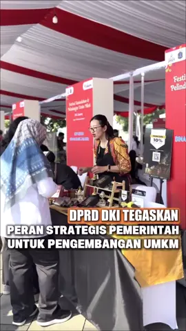 Wakil Ketua DPRD DKI Jakarta Wibi Andrino menghadiri Festival Kemudahan dan Pelindungan Usaha Mikro yang digelar Kementerian Koperasi dan UKM di kawasan Kota Tua, Jakarta Barat, Rabu (27/8). Wibi menegaskan DPRD DKI Jakarta mendukung penuh penguatan ekosistem UMKM di Ibukota. Menurut dia, UMKM merupakan tulang punggung perekonomian sehingga butuh pengawalan serius dari sisi regulasi maupun fasilitasi. Hadir dalam festival, Wakil Menteri Koperasi dan UKM Helvi Yuni Moraza, Deputi Bidang Usaha Mikro Kementerian Koperasi dan UKM Riza Adha Damanik, Wakil Ketua Komisi VII DPR RI Rahayu Saraswati, Kepala Dinas PPKUKM DKI Jakarta Elisabeth Ratu Rante Allo, dan Direktur Utama Bank Jakarta Agus Haryoto Widodo. ——— Deputy Speaker of the Jakarta Capital City Council (DPRD) Wibi Andrino attended the Festival on Ease and Protection of Micro Enterprises organized by the Ministry of Cooperatives and SMEs at Kota Tua, West Jakarta, Wednesday (27/8). Wibi emphasized that the Jakarta DPRD fully supports the development of the MSME ecosystem in the capital. According to him, MSMEs are the backbone of the economy and therefore require serious support in terms of both regulation and facilitation. Also present at the festival were Deputy Minister of Cooperatives and SMEs Helvi Yuni Moraza, Deputy for Micro Enterprises at the Ministry of Cooperatives and SMEs Riza Adha Damanik, Deputy Chairperson of Commission VII of the House of Representatives (DPR RI) Rahayu Saraswati, Head of the Jakarta Capital City Office of Cooperatives, Micro, Small and Medium Enterprises (PPKUKM) Elisabeth Ratu Rante Allo, and President Director of Bank Jakarta Agus Haryoto Widodo. #DPRD #DPRDDKI #DPRDDKIJakarta #Festival #UMKM       