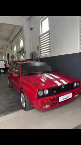 La Delta non passa mai inosservata… anche la polizia se n’è accorta 😅🚓 sotto sotto se la sono presa per averla nella loro collezione personale 😉🤩 DELTA INTEGRALE 1988 🔥🔥#delta #lancia #lanciadelta #lanciadeltaintegrale #foryou 