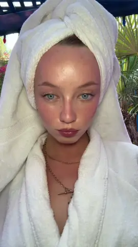 A feeling men will never understand 🥹 makeup after a day of tanning 