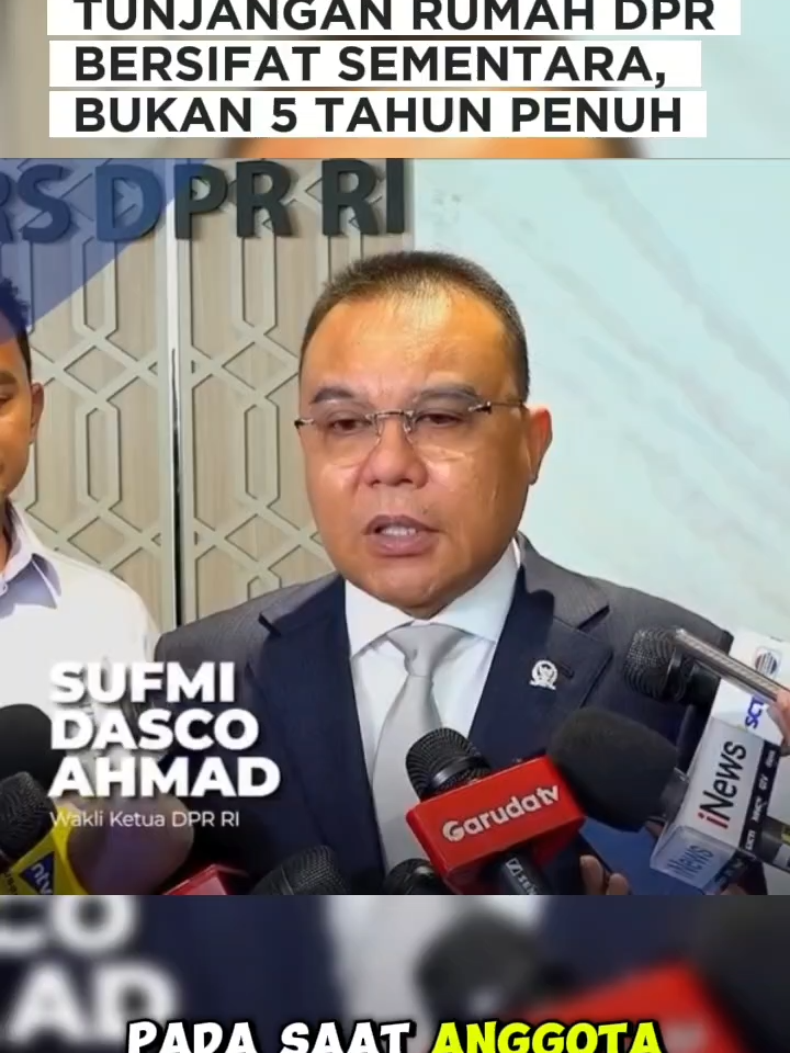 Luruskan Isu! Tunjangan Rumah DPR Berakhir Oktober 2025 Tunjangan rumah anggota DPR bukan fasilitas 5 tahun penuh, tapi hanya sementara hingga Oktober 2025 untuk membiayai kontrak rumah selama masa tugas. Setelah itu, tidak ada lagi tunjangan kontrak rumah. Semua dilakukan sesuai aturan dan transparan. Mari kita lihat informasi lengkapnya sebelum menilai, supaya diskusi tetap adem dan faktual. ✨ #FaktaBukanHoaks #TransparansiDPR #InfoPublik #Fakta
