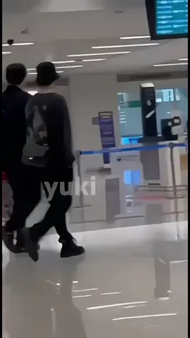 Jimin was seen at the airport, did he come home to take care of that matter? Don't make him lose his smile #welovejimin #parkjimin #jimin #army #bangtansonyeondan방탄소년단 