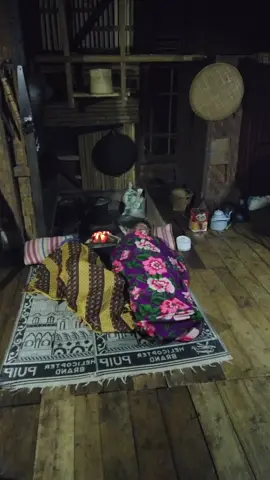 tengah malam jum'at kliwon saat tidur nyenyak di dapur kampung pinggir kuburan 