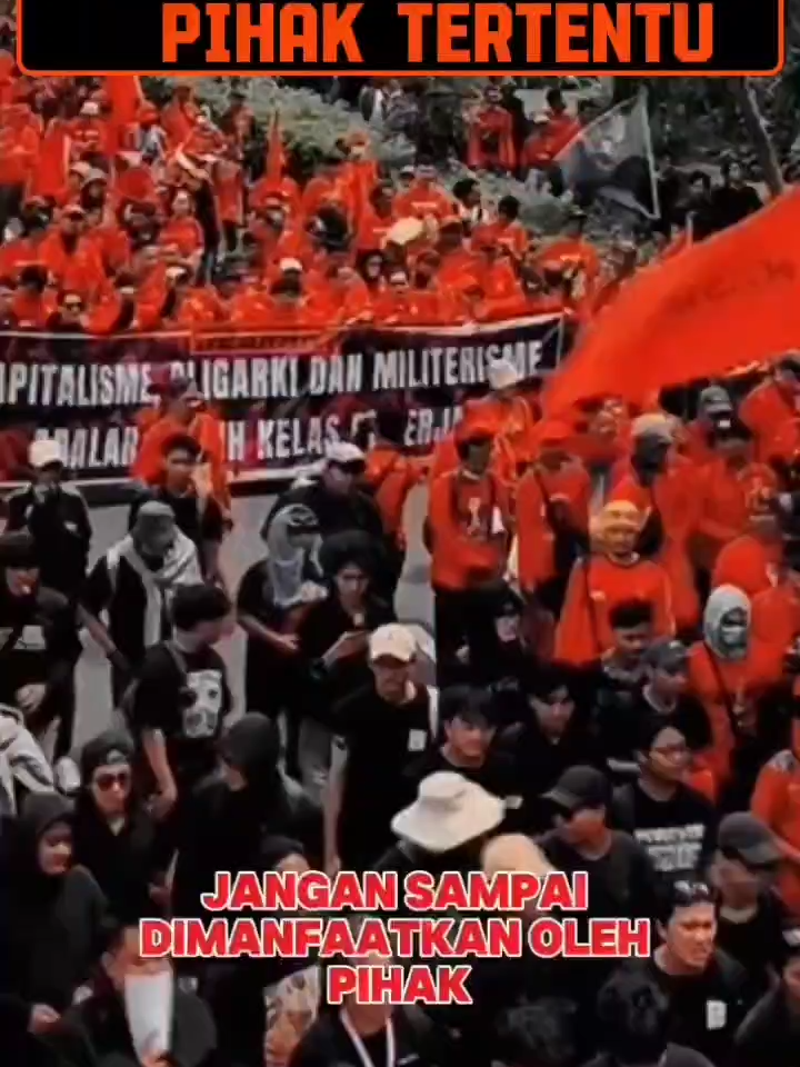 Waspada Kepentingan, Jaga Aksi Damai Buruh Aspirasi buruh adalah hak yang harus didengar, tapi kita juga perlu waspada pada kepentingan pihak tertentu di balik aksi. Mari tetap menjaga aksi damai buruh sebagai sarana menyuarakan aspirasi tanpa provokasi. Dengan cinta damai dan persatuan, suara buruh bisa menjadi kekuatan positif untuk membangun Indonesia yang adil dan sejahtera. 🇮🇩 #BuruhCintaDamai #AksiDamai #SuaraBuruh #WaspadaProvokasi #BangunIndonesia #IndonesiaMaju