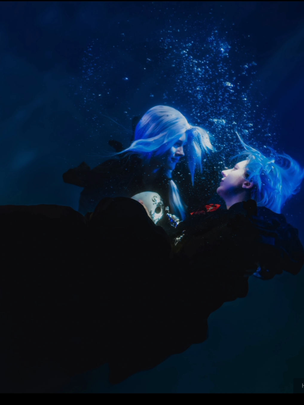 happy 12th anniversary, FFXIV 💞 those fanfest announcements though... 👀 🤍: @Angel  💜: me! 📸: @Fran  #ffxiv #ffxivcosplay  #emetselch #hythlodaeus #endwalker 