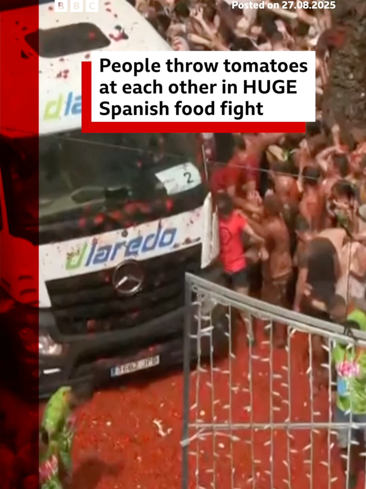 Around 120 tonnes of tomatoes were thrown by crowds from around the world at the annual La Tomatina food fight. #LaTomatina #Bunol #Spain #FoodFight #Tomato #TomatoFight #Tomatoes #News #BBCNews