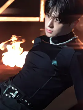 sooooooooo hot#theboyz #hyunjae 