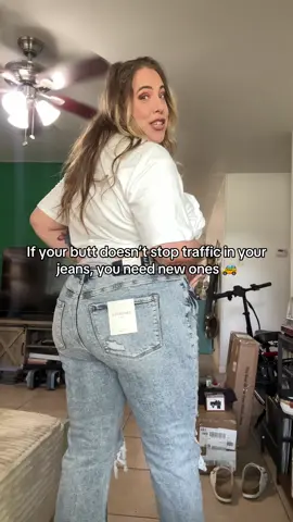 Finding jeans that smooth your tummy and lift your butt is almost impossible — but these Lovervet Love at First Sight jeans from Freckled Poppy do both. With over 30,000 sold and hundreds of 5-star reviews, they’re the mid-rise cropped straight leg denim every mom needs. Designed with the softest fabric, stretch that snaps back, and a flattering acid wash, these jeans keep your belly smooth while giving your booty a lifted look all day long.