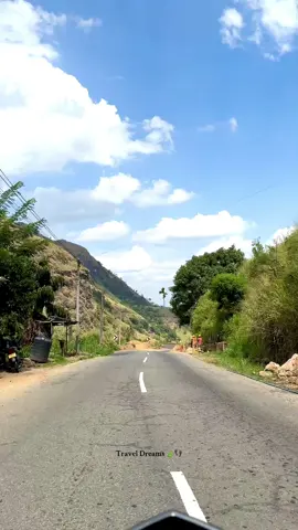 ලංකාවේ ලස්සනම පාරද මේ 😍🍃👣😌🌸🌳#ellawellawaya #ellawellawayaroad #ellasrilanka🇱🇰 #travlling #traveldreams #trending #fyp 