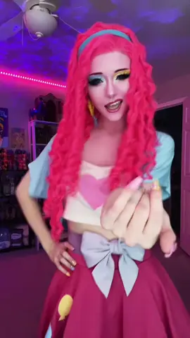PINKIEEEE lawd this cosplay beat me up #cosplay #pinkiepie #mylittlepony #mylittleponycosplay #pinkiepiecosplay 