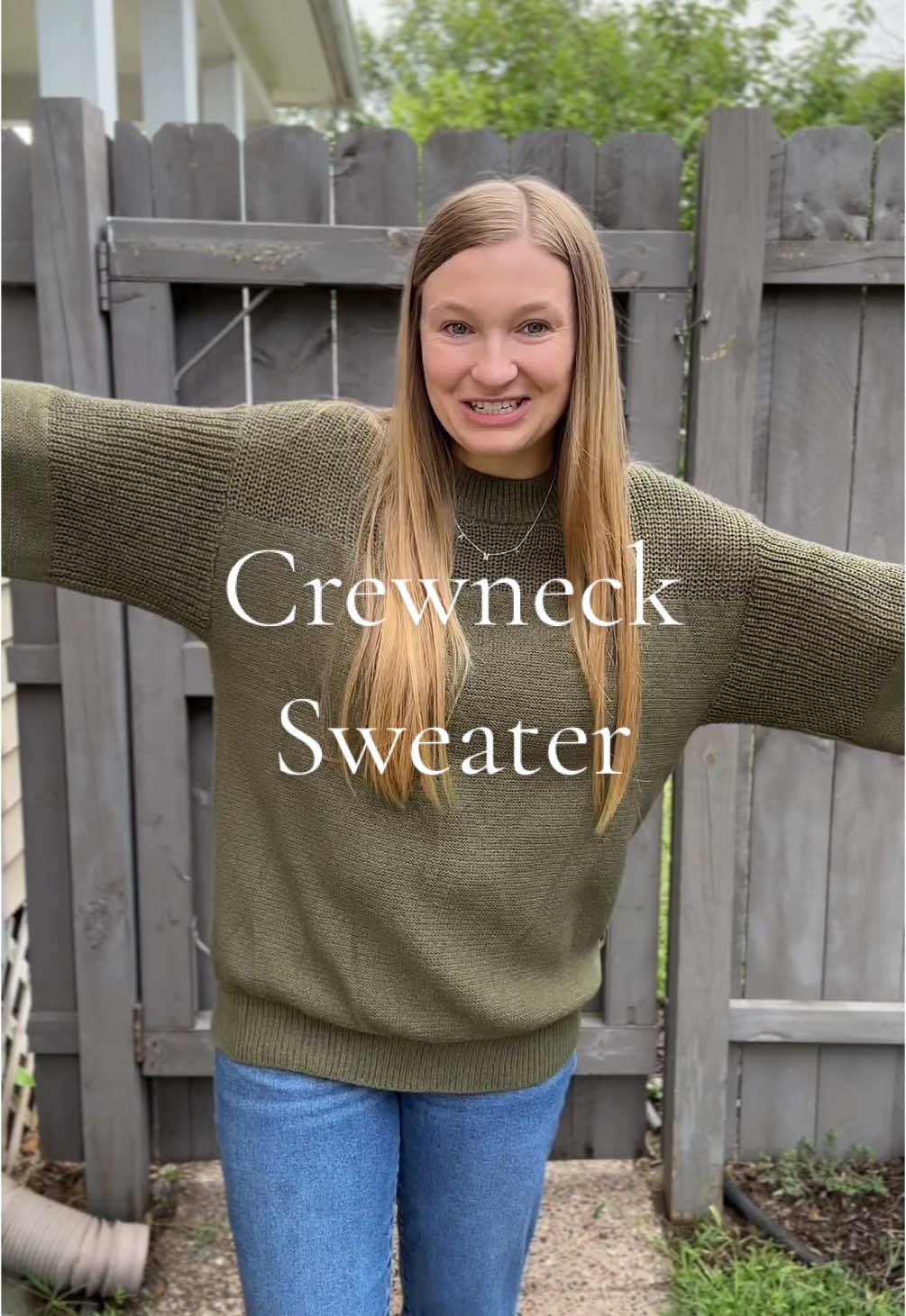#sweaterweather #crewnecksweater #sweater #fallsweaters #fallfashion #oversizedsweater #cozysweater 