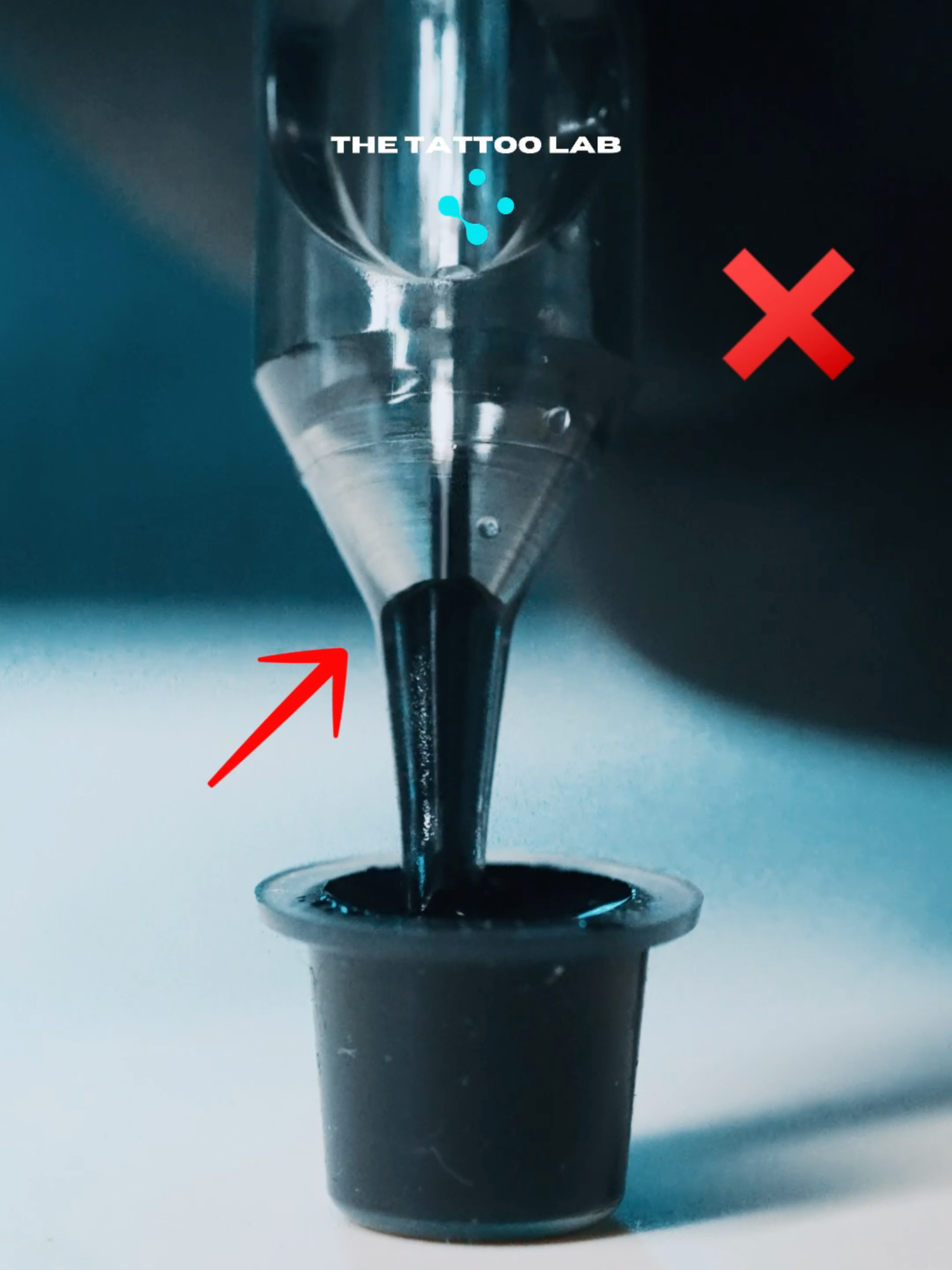 Less is more when lining – if you load too much ink, your lines will smear. Short dip = clean lines.  #tattootips #tattoolab #tattoobeginner #tattootricks #tattooshading #tattooartist #tattoolines