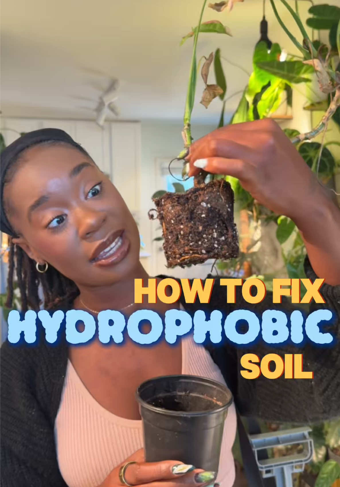 Let me help you with your DRY, hydrophobic soil 🪴💦  ——- Soil can become hydrophobic when it is lacking organic matter and becomes too dry. Make sure to add nutrients to your soil by adding organic plant food like @Grow Queen and @smartgrower mycorrhizae to your soil probiotics #hydrophobic #plantmom #plantlover