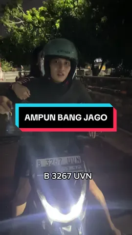TOLONG YA UNTUK PENGENDARA B 3267 UVN JIKA TIDAK ADA ITIKAD BAIK BUAT MINTA MAAF TIDAK AKAN SAYA TAKE DOWN ! Kronologi : saya berkendara tepat di belakang motor beliau dari arah apartemen center point ke arah stasiun bekasi lewat jalan rawa tembaga, saya tepat persis di belakang motor beliau TIDAK MEPET SAMA SEKALI ke motor beliau. Entah kenapa MBA-MBA yang di boncengin ini nengok ke belakang terus KAGET saya ada di belakang mereka. Padahal kondisi saya tidak klakson, saya tidak menggeber motor saya, dan saya tidak mepet motor mereka. Apa lagi masang ekspresi muka yang aneh buat ngagetin mba nya 🤪 Nah si ABANG JAGO ini gak terima pacarnya kaget, nengok2 ke belakang arah saya ngajak saya berantem 😌  Saya yang gak tau apa-apa, saya tanya “ ada apa? “ nah si ABANG JAGO ini nantangin “ ngapain lu bikin pacar gue kaget “…. Lahhh orang mba nya kaget sendiri, kenapa nanya gua… Pas minggir gue tanya ke Mbanya “ MBA EMANG SAYA NGAPAIN? MANGGIL MBA? Nyolek? Atau apa? KENAPA MBA NGA KAGET ? Kasih tau saya kenapaaa”  MBA nya malah diem aja 😌😌😌😌😌 Nah karena posisi gue sudah merasa terancam karena ABANG JAGO INI udah mulai maju-maju ngajak berantem, gue record aja sebagai pertahanan diri 😆 jujur si Bukan Karena takut, tapi malah seneng kalau sampai mukul, punya bukti soalnya…. Nah setelah abangnya kabur, di depan jembatan Telkom, ABANG JAGO ini ngajak berantem lagi, posisi dia udah di jembatan pas liat gue dia muter balik, arahan motornya ke gue, pas gue liat ya udah langsung gue samperin dan record kaya video ke dua yang gue lampirin Pesan untuk Bang Jago: Gue paham bang lu pengen keliatan keren depan CEWEK LO karena sok jagoan dan arogan. Betul Bang Keberanian itu keren, tapi kalau dipakai buat sok jago di jalan, jatuhnya malah norak. Sok arogan di jalan biar apa si? Dimata saya  keliatan malah kurang dewasa @Radar Bekasi @info bekasi @Info Bekasi @Informasi Bekasi #abangjago #marahmarah #manchild 
