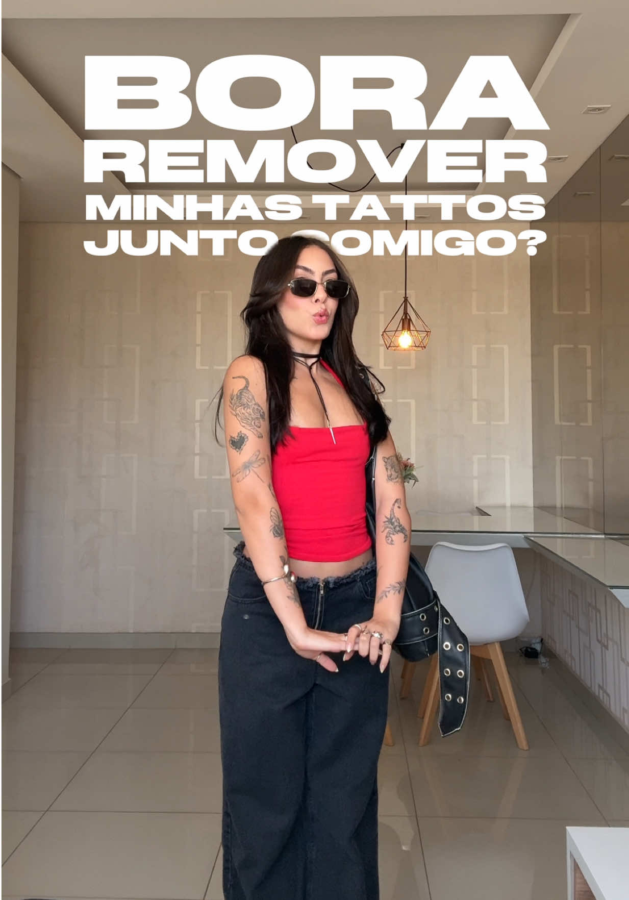 a era clean (literalmente) girl chega para todos more.... ou não, rs ontem foi dia de fazer mais algumas tattos que carregam um pouquinho de mim e eu amei MUITO aaaa! fiz com a @cotosqui.tattoo no @oldlinestattooshop e a diva manda demais, tô encantada 🌟🖤✨ o studio é lindo e ainda tem um barzin pra você curtir com a galera no fim da semana, amaram? me conta se amou e qual foi sua fav!!! quero saber 🗣️ #tattoo #vlogtatuagem #tattobh #tattoinspiration 